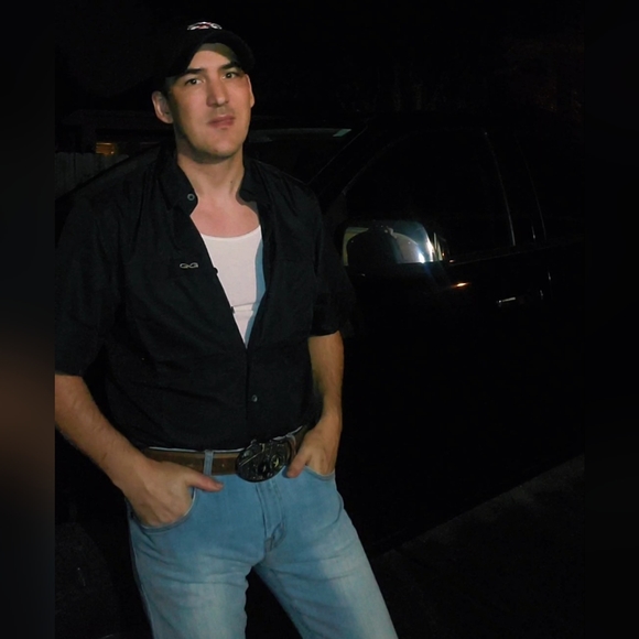 Men's Clothing - Picture 12 of 16